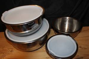 lot 325 image: Stainless lidded food prep bowls