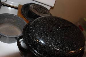 lot 334 image: Cookware