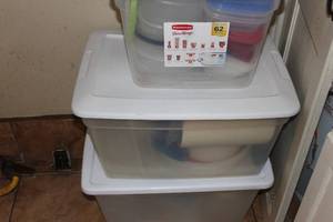 lot 337 image: Totes of Plastic ware, all containers have lids