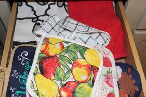 lot 338 image: Kitchen Linens