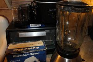 lot 344 image: Small Kitchen Appliances Blender, Mixer, Toaster Oven Small Crockpot