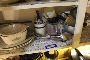 lot 346 image: Shelf of Misc Kitchen Items, Pyrex Covered Dish and more