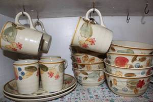 lot 348 image: Dishes Gibson