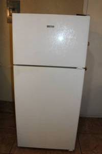 lot 352 image: Hotpoint Refrigerator Model HPS15BTHDRWW