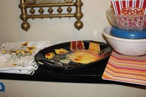 lot 439 image: Serving Platters and Dishes