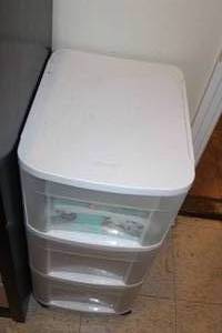 lot 440 image: Small Plastic Drawer Set
