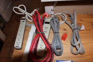lot 442 image: Extenstioin Cords and Power Strips