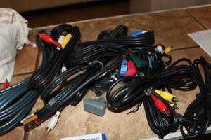 lot 443 image: Generous Amount Of RCA Cables