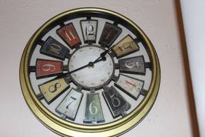 lot 106 image: Decorative wall Clock