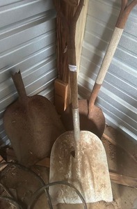 lot 381 image: MUCK SHOVELS X 2 & SHOVEL HEAD