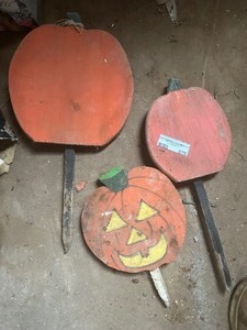 lot 375 image: 3 WOODEN PUMKINS