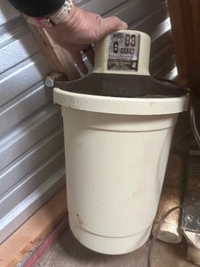 lot 374 image: ICE CREAM MAKER  MODEL 83  6 QT