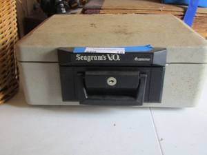 lot 15 image: Seagrams V.O. Small safe