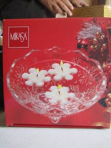 lot 34 image: Mikasa footed bowl in original package