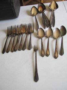 lot 38 image: Wm Rogers Silverware Set - 8 FORKS, 8 SPOONS  1 PICKLE FORK