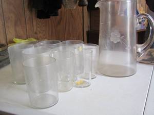 lot 41 image: Etched Glass Pitcher with 8 etched glasses all one set