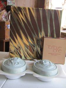 lot 54 image: Avon ITEMS