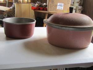 lot 69 image: CLUB SAUCE PAN & POT WITH LID - PINK