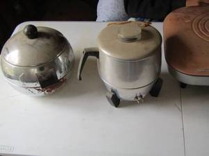 lot 71 image: Vintage cookers pop corn maker  qty 3 all have plugs