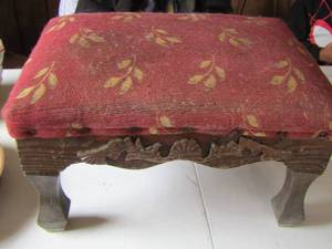 lot 82 image: small foot stool