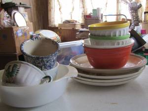 lot 159 image: ASSORTED PLATES, MIXING BOWLS & BOWLS
