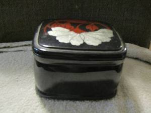 lot 122 image: jewelry box small