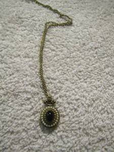 lot 120 image: Avon necklace