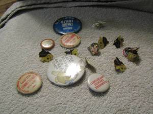 lot 99 image: shirt pins