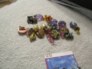 lot 106 image: earrings