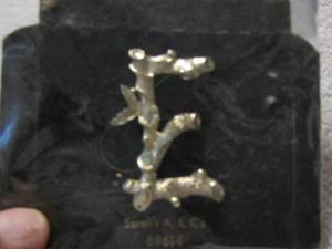 lot 117 image: Sarah Coventry  INITIAL PIN E  -Sarahs abc 6961 -
