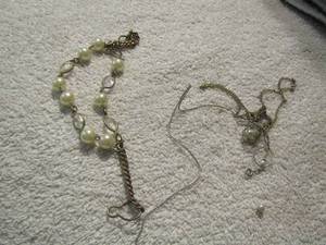 lot 113 image: womens necklaces