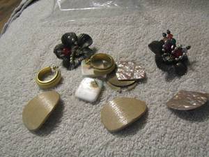 lot 118 image: clip on earrings