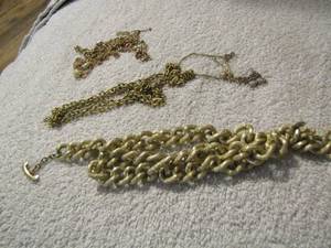lot 115 image: gold color chains