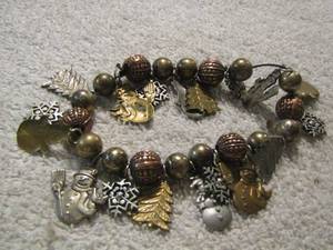 lot 167 image: Christmas charm bracelet