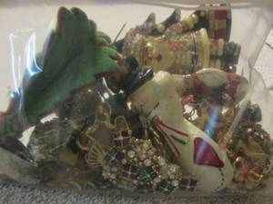 lot 134 image: Christmas shirt pins