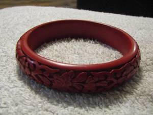 lot 146 image: Vintage Mid Century Chinese faux Cinnabar bangle bracelet