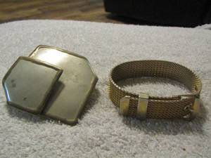 lot 145 image: shirt pin and gold color bracelet