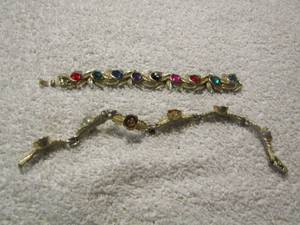lot 138 image: Avon rose bracelet