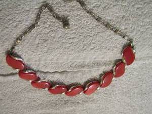 lot 126 image: vintage Lisner red Lucite necklace