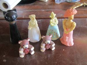 lot 194 image: Avon perfume bottle lot