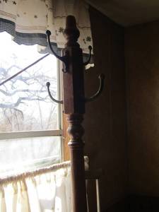 lot 160 image: HAT RACK STAND