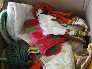 lot 203 image: pot holders- kitchen towels plus