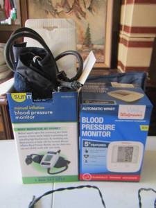 lot 215 image: blood pressure cuffs readers