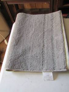 lot 220 image: floor bathroom rugs