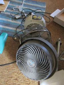 lot 221 image: small fan lot qty 3