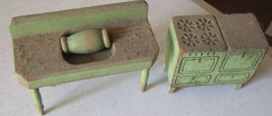 lot 224 image: Doll house furniture pieces