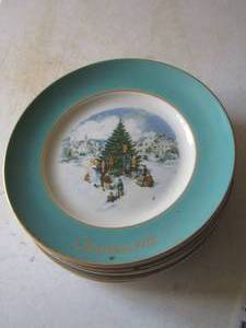 lot 227 image: Christmas plates  QTY 7