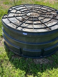 lot 301 image: RUBBERMAID 300 GALLON WATER TROUGH