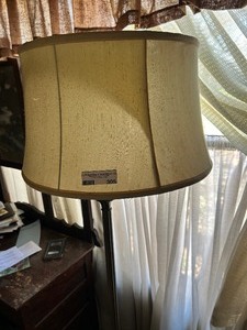 lot 305 image: VINTAGE FLOOR LAMP