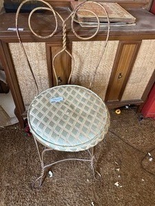 lot 315 image: SODA SHOPPE CHAIR